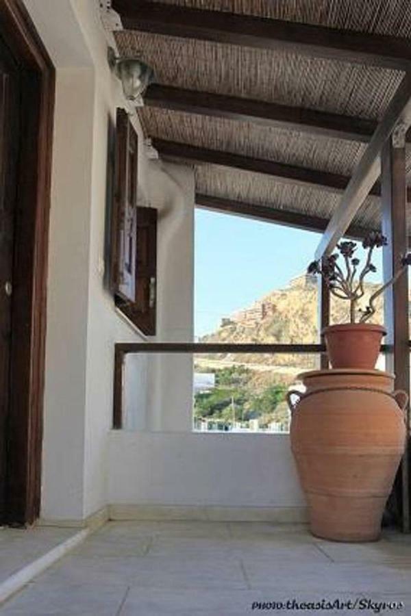Traditional Studio Skyros Buitenkant foto